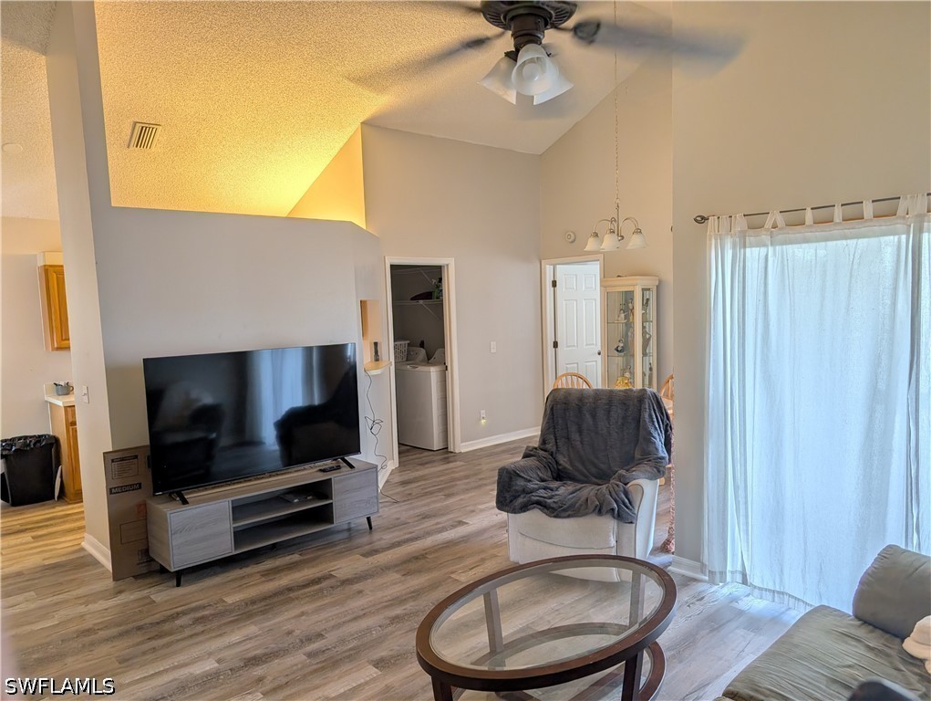 2 Bed SingleFamilyResidence for Sale in Fort Myers, FL — photo 2