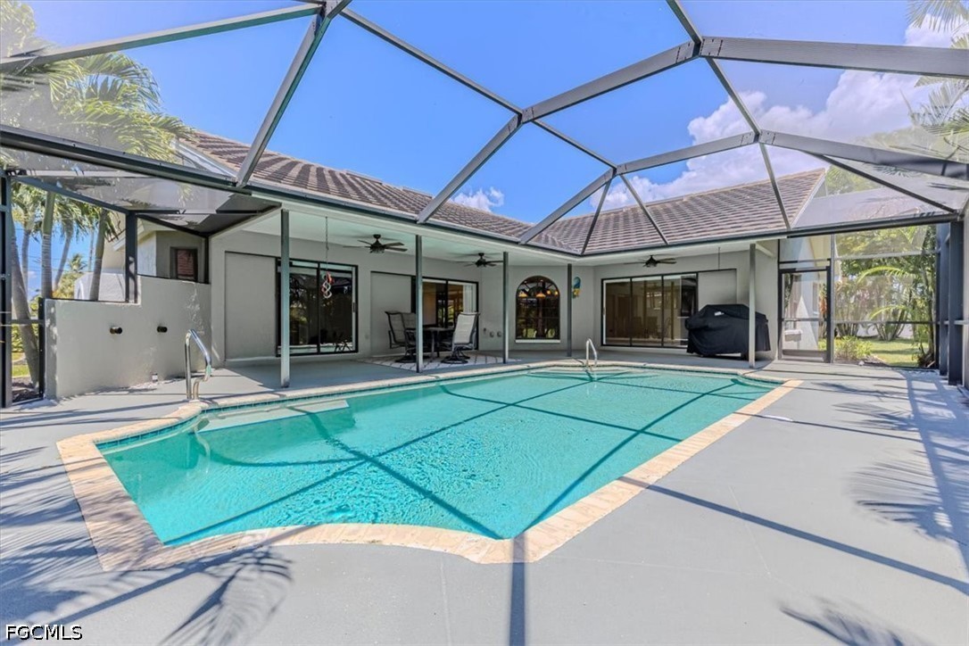 3 Bed Pool Home for Sale in Cape Coral, photo 2