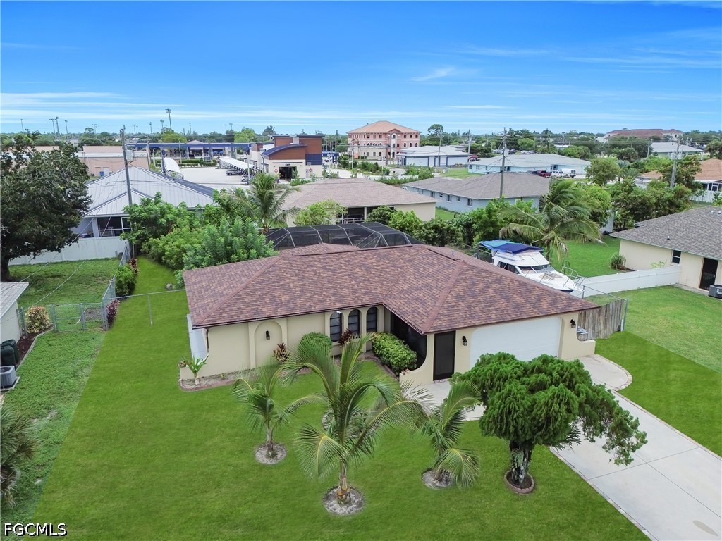 3 Bed Pool Home for Sale in Cape Coral, photo 2