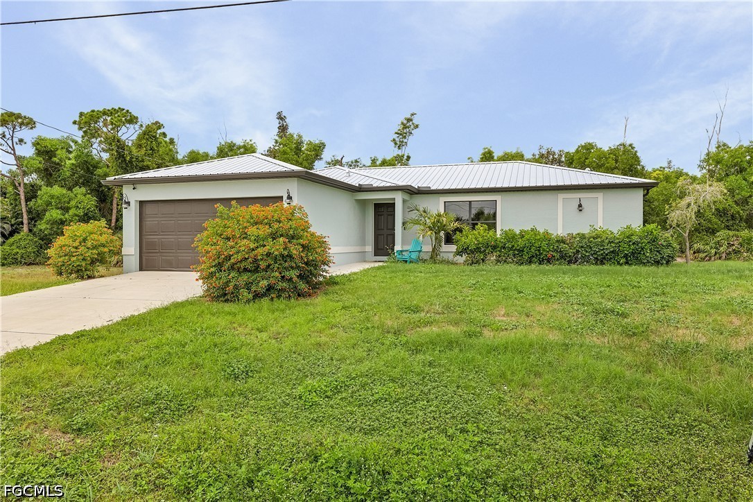 3 Bed Pool Home for Sale in Charlotte Shores, photo 2