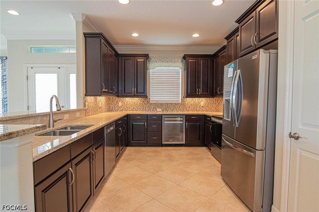 3 Bed Waterfront Home for Sale in Sandoval, photo 2