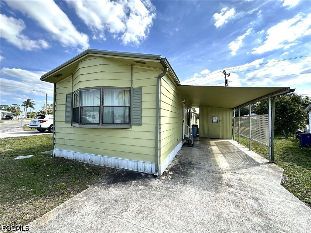 2 Bed ManufacturedHome for Sale in Mobile Manor, FL, $1,200 — photo 2