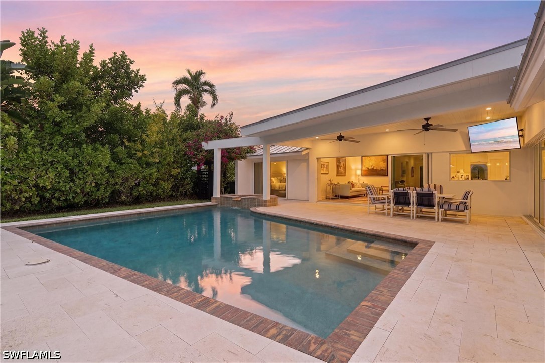 4 Bed Pool Home for Sale in Park Shore, photo 2
