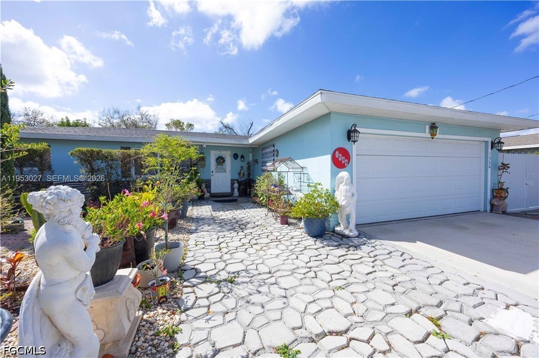 4 Bed SingleFamilyResidence for Sale in Cape Coral, FL — photo 2