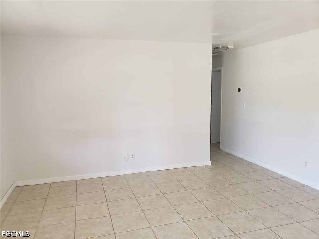 2 Bed SingleFamilyResidence for Sale in Cape Coral, FL — photo 2