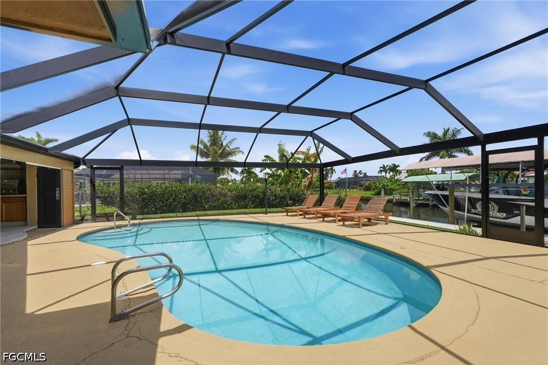 3 Bed Pool Home for Sale in Cape Coral, photo 2