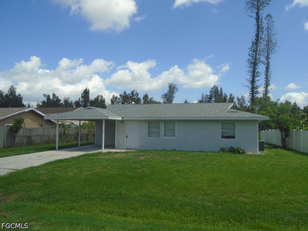 4 Bed SingleFamilyResidence for Sale in Fort Myers, FL — photo 2