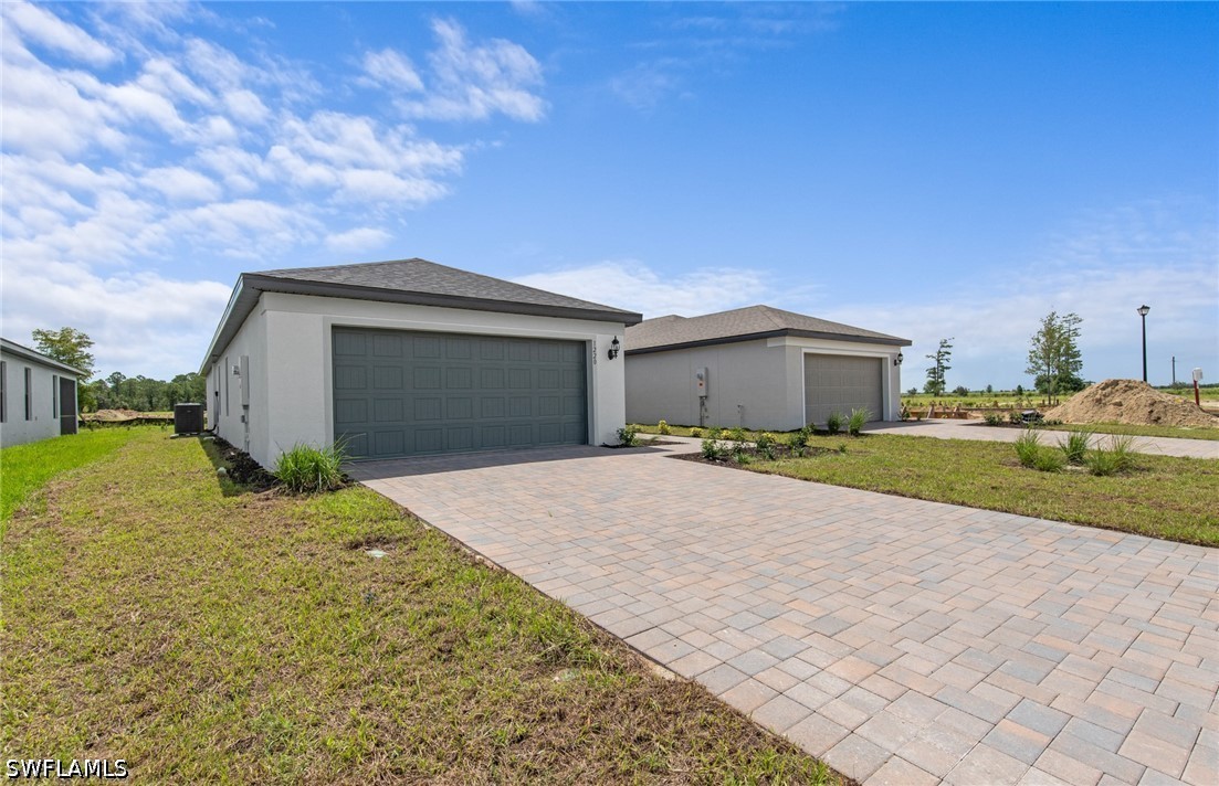 4 Bed SingleFamilyResidence for Sale in Caloosa Cove, FL — photo 2