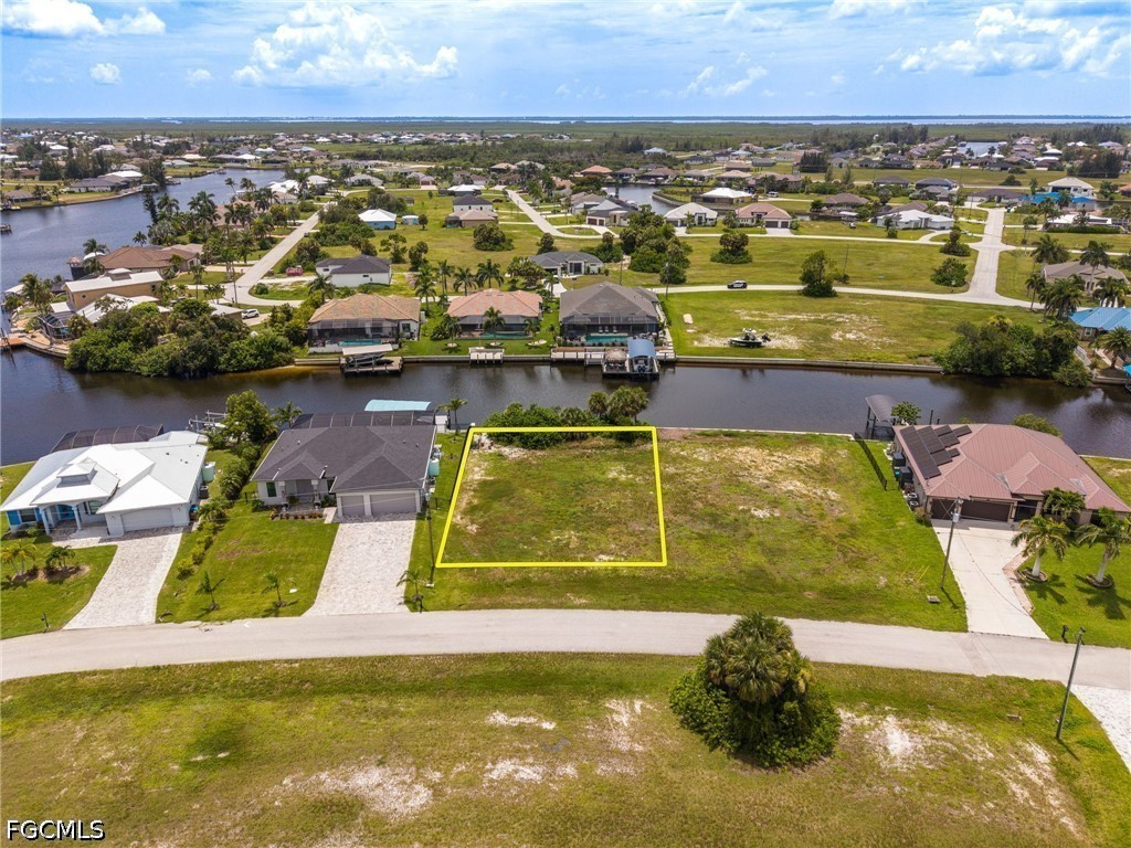 Waterfront Home for Sale in Cape Coral, FL, $180,000 — photo 2