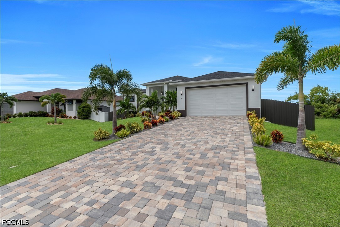 3 Bed Pool Home for Sale in Cape Coral, photo 2