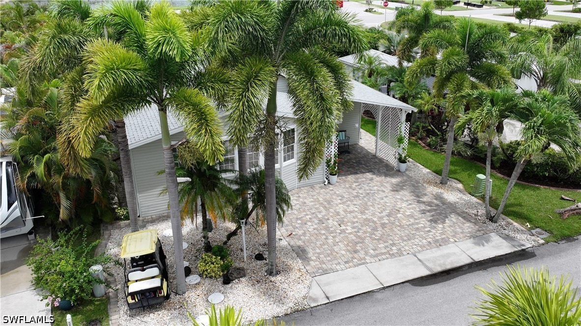 2 Bed SingleFamilyResidence for Sale in Fort Myers, photo 2
