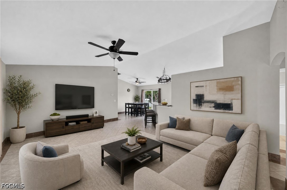 3 Bed SingleFamilyResidence for Sale in Cape Coral, photo 2