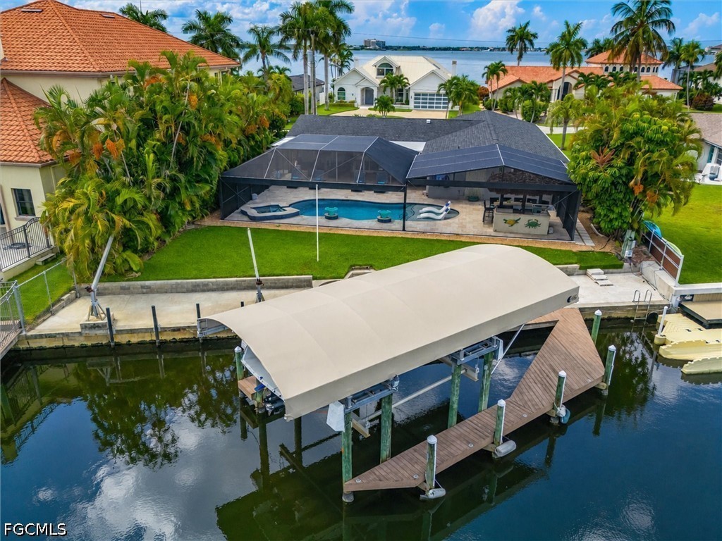 3 Bed Pool Home for Sale in Cape Coral, photo 2