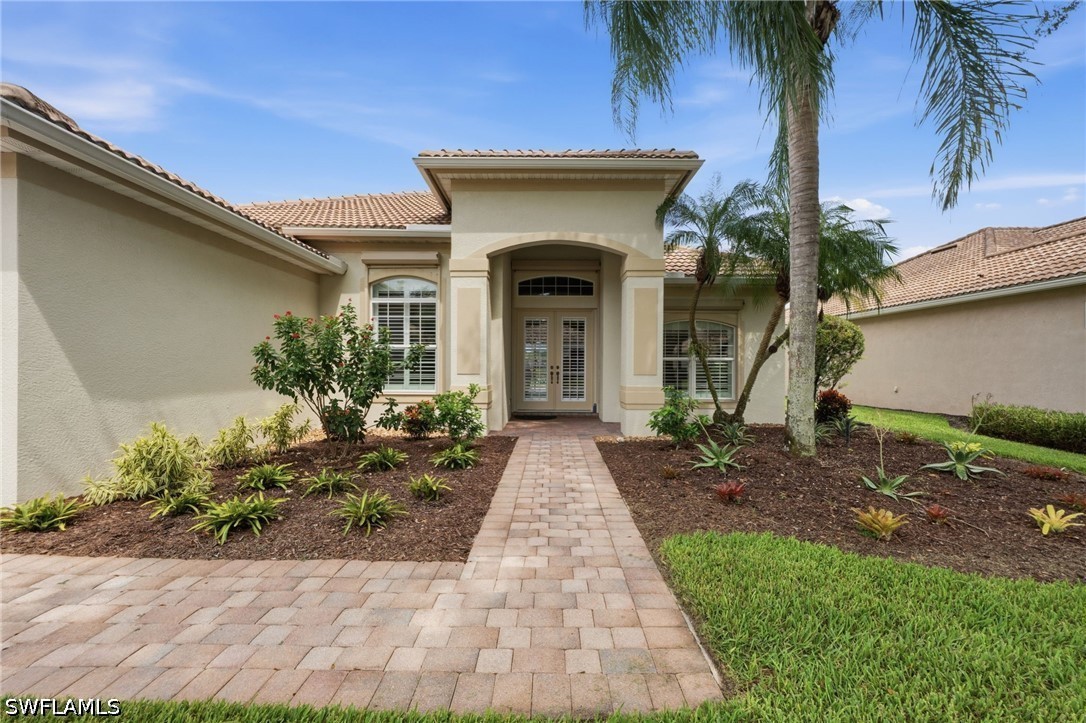 2 Bed Pool Home for Sale in Hawthorne, photo 2