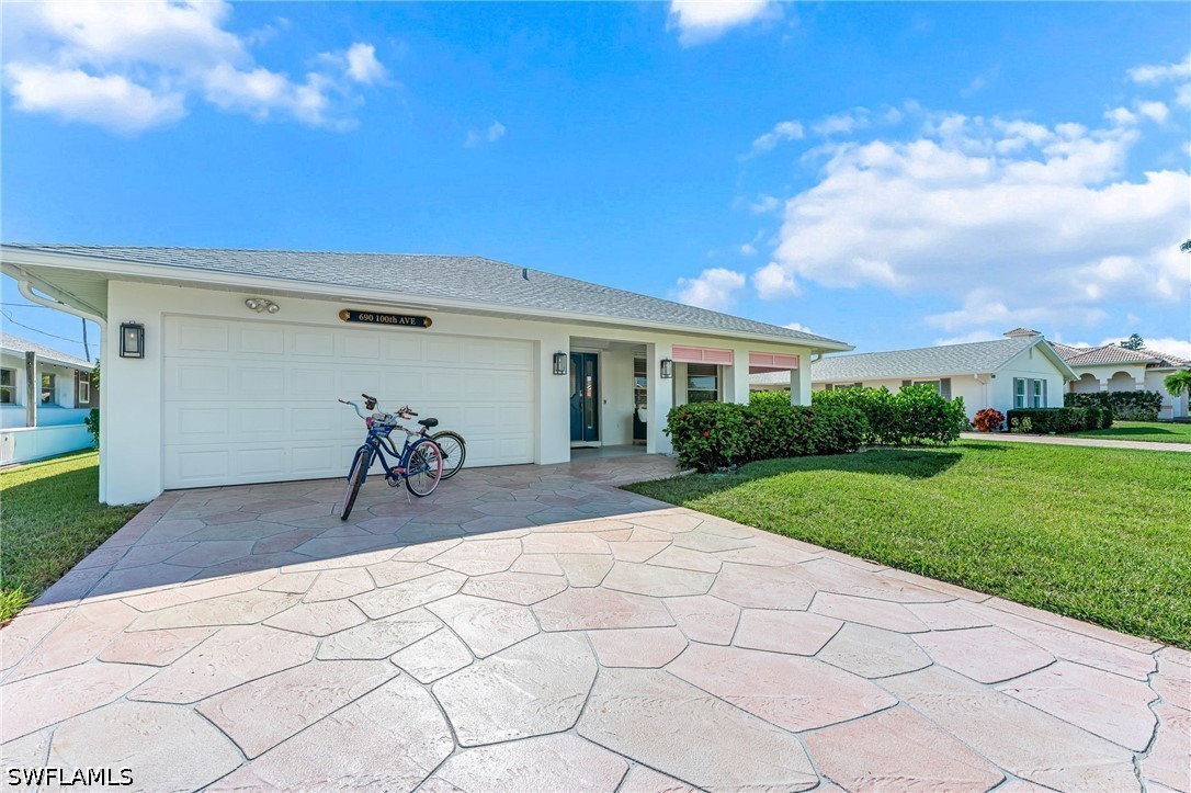 3 Bed Pool Home for Sale in Naples Park, photo 2