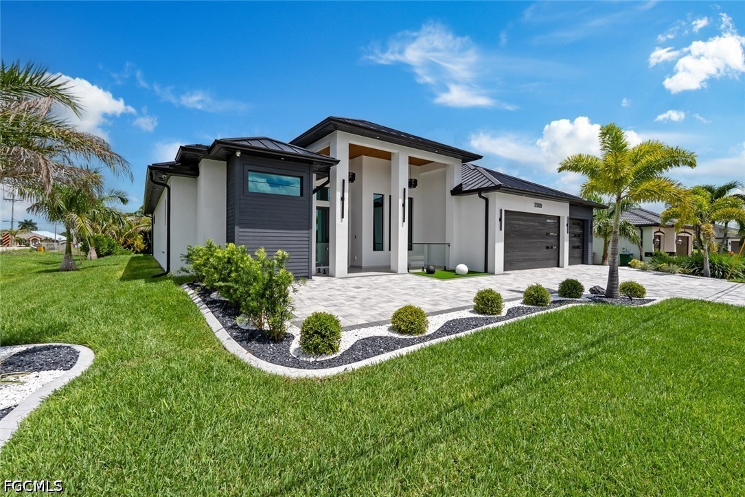 4 Bed Pool Home for Sale in Cape Coral, photo 2