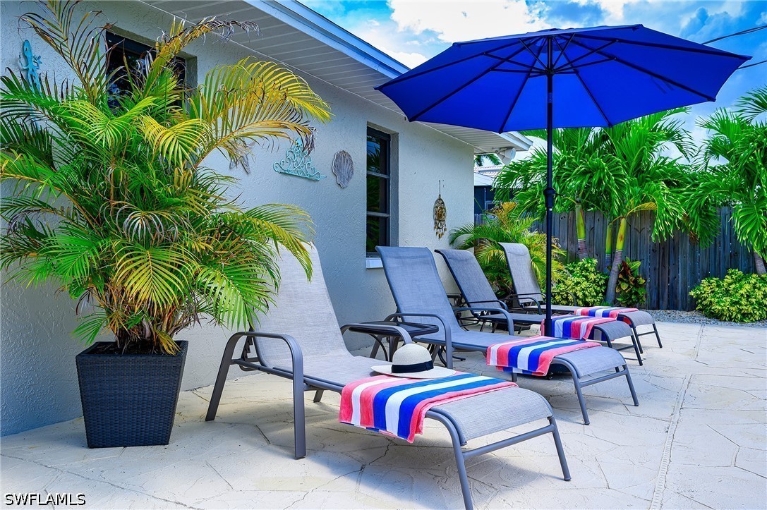 3 Bed Pool Home for Sale in Naples Park, photo 2