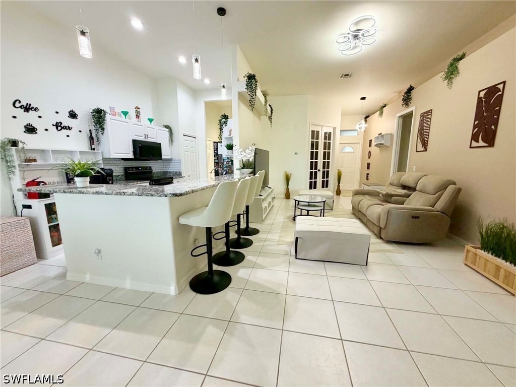 3 Bed Attached for Sale in Lehigh Acres, photo 2