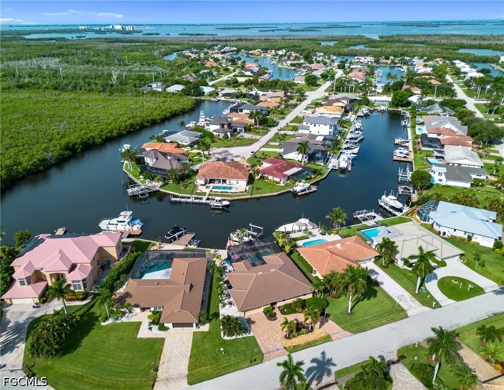3 Bed Pool Home for Sale in Palm Acres, photo 2