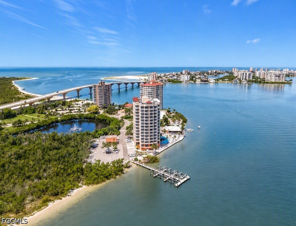 1 Bed Waterfront Home for Sale in Fort Myers Beach, photo 2