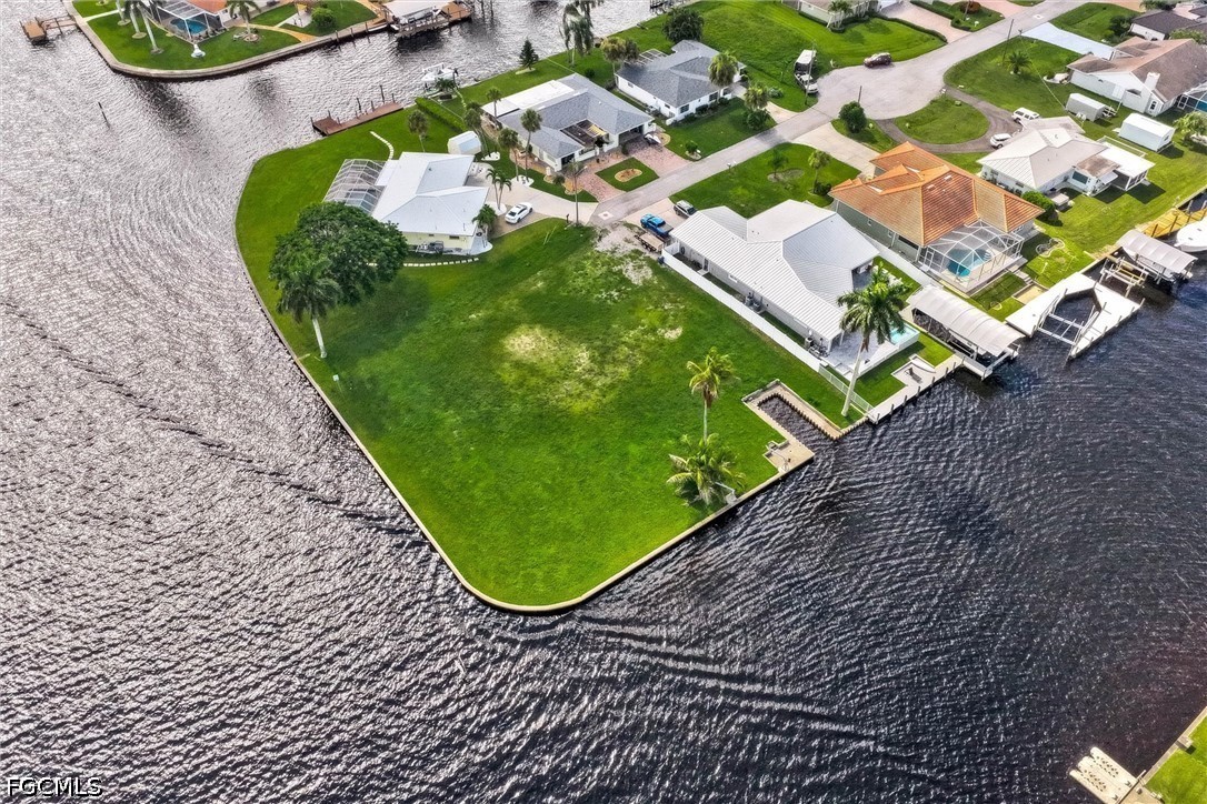 Waterfront Home for Sale in Fort Myers Shores, photo 2