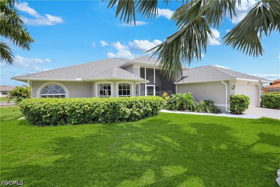 3 Bed Pool Home for Sale in Cape Coral, photo 2