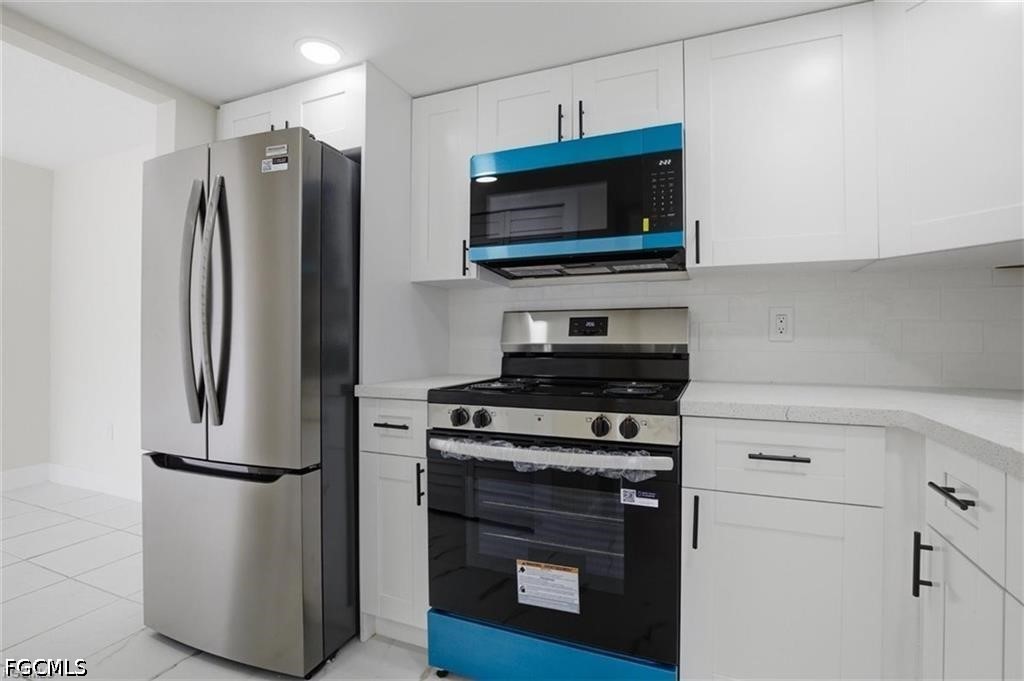 2 Bed Condominium for Sale in Windsor West, photo 2
