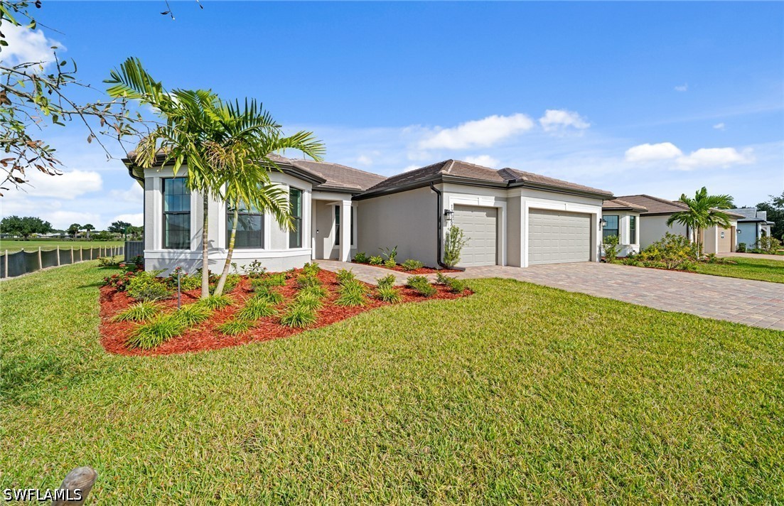 3 Bed Pool Home for Sale in Country Club, photo 2