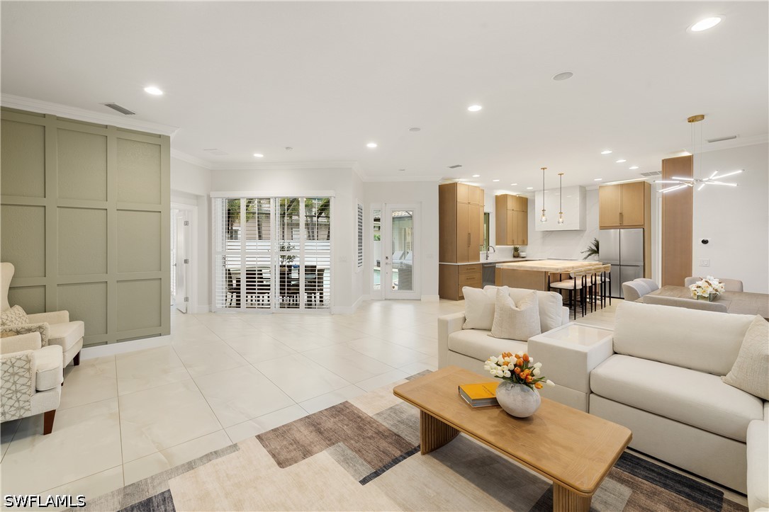 5 Bed Pool Home for Sale in Wilshire Lakes, photo 2