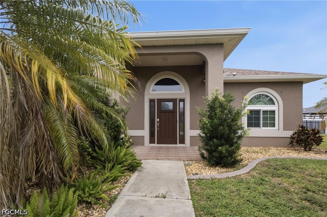 3 Bed Pool Home for Sale in Cape Coral, photo 2