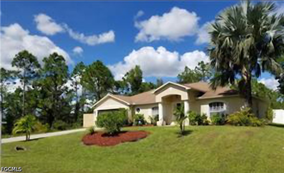 3 Bed Pool Home for Sale in Mirror Lakes, photo 2