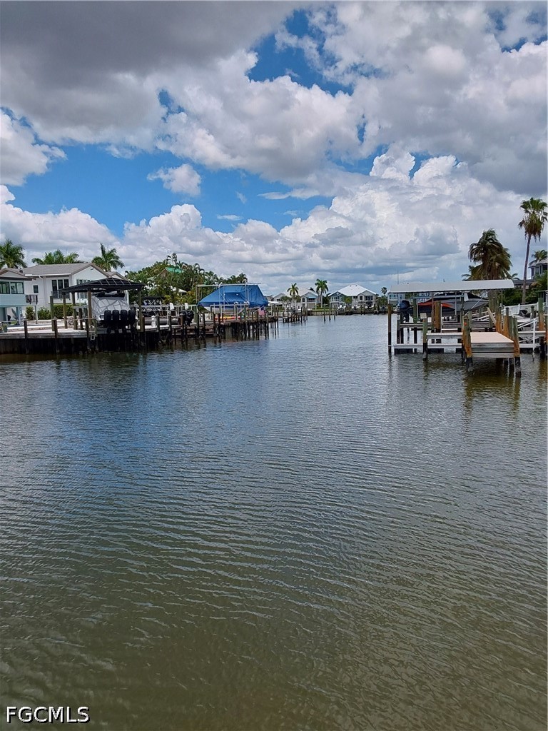 Waterfront Home for Sale in Siesta Isles, photo 2