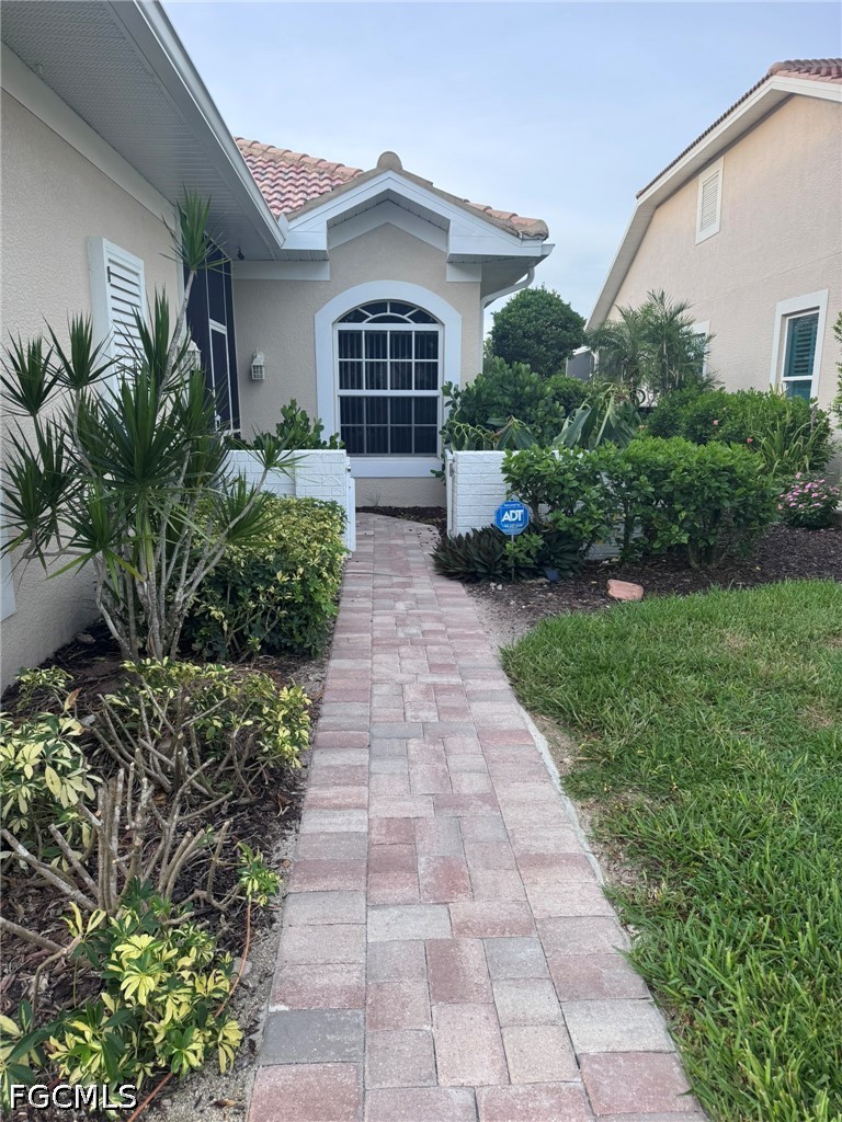 3 Bed Waterfront Home for Sale in Fort Myers, photo 2