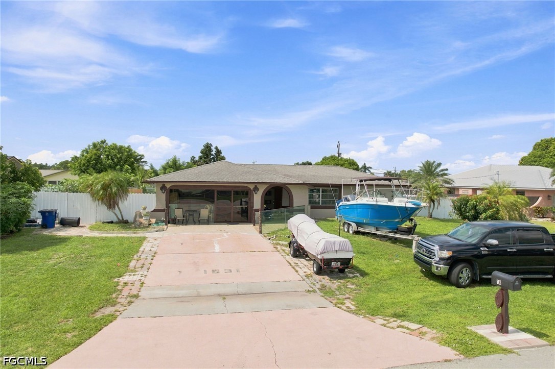 2 Bed Pool Home for Sale in Lehigh Acres, photo 2