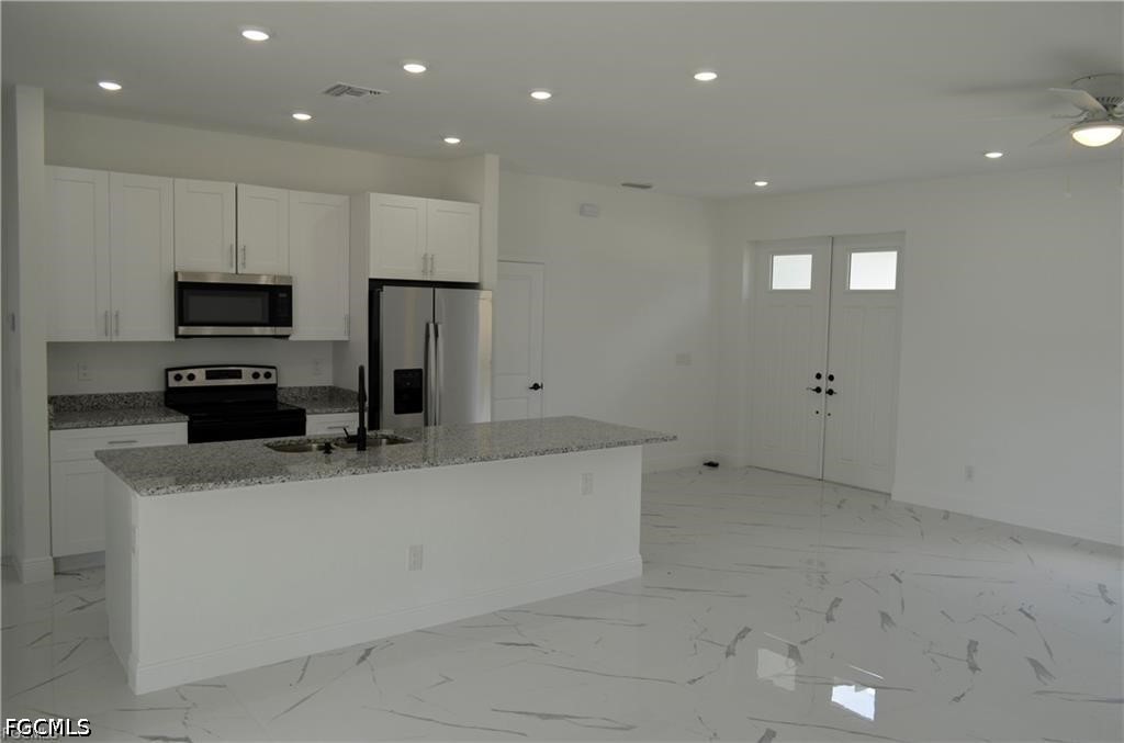3 Bed SingleFamilyResidence for Sale in Lehigh Acres, photo 2