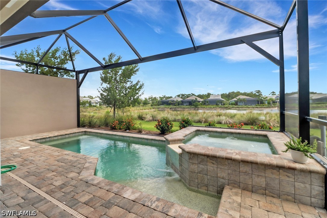 2 Bed Pool Home for Sale in Naples, photo 2