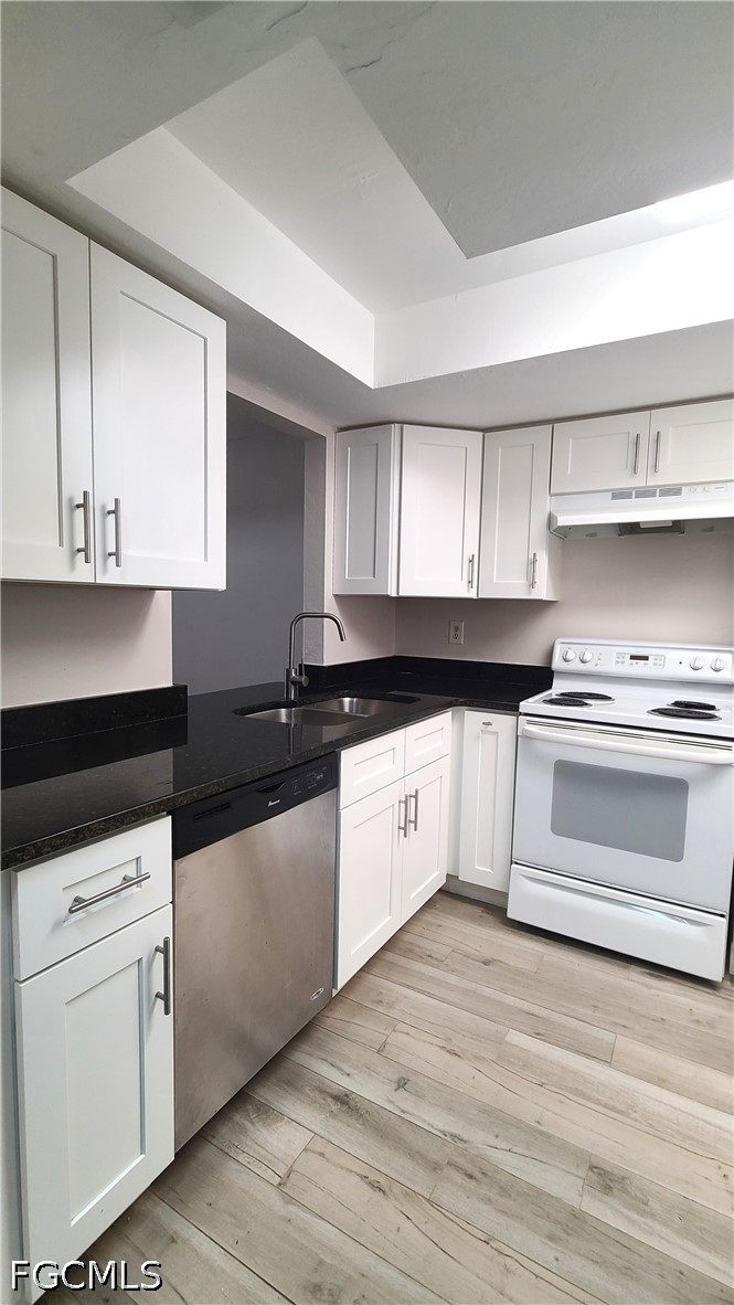 2 Bed Condominium for Sale in Cape Coral, photo 2