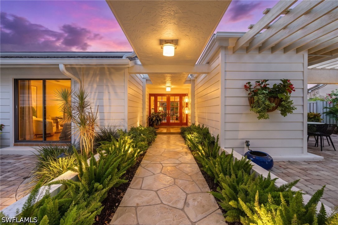 3 Bed Pool Home for Sale in Naples, photo 2
