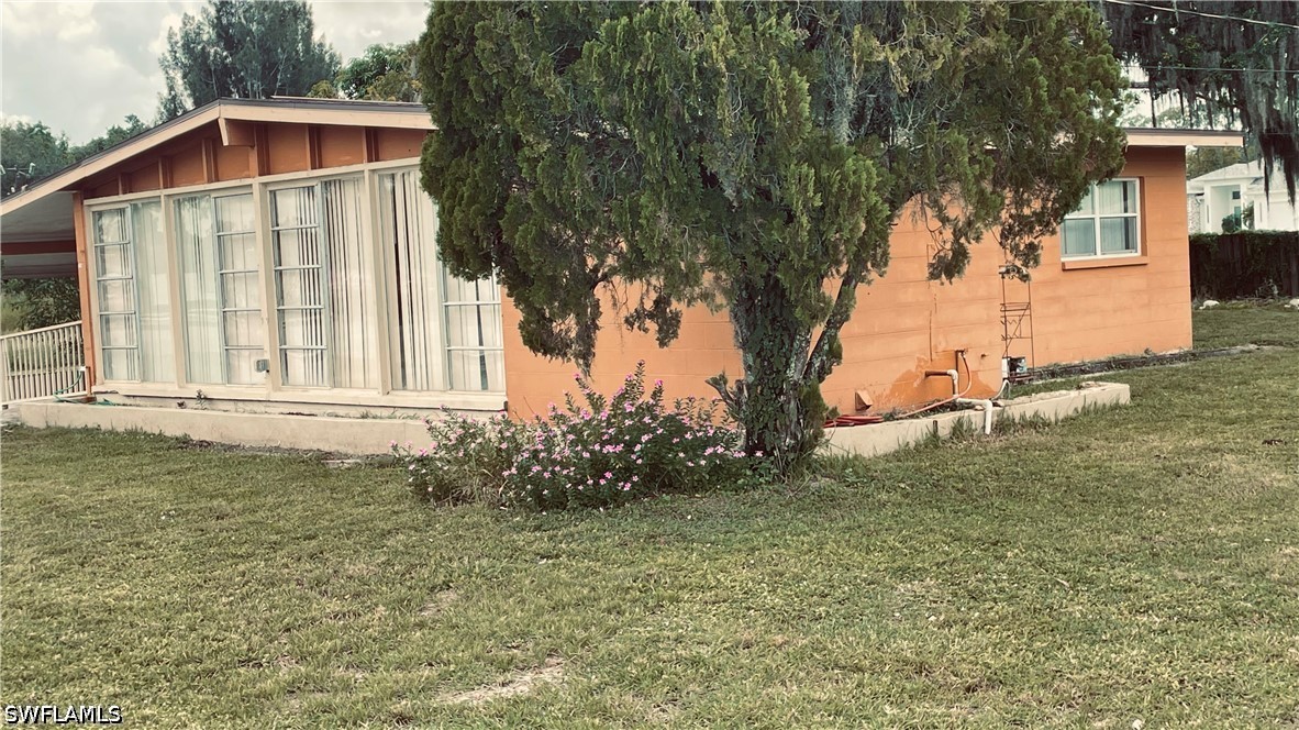 2 Bed SingleFamilyResidence for Sale in Lehigh Acres, photo 2