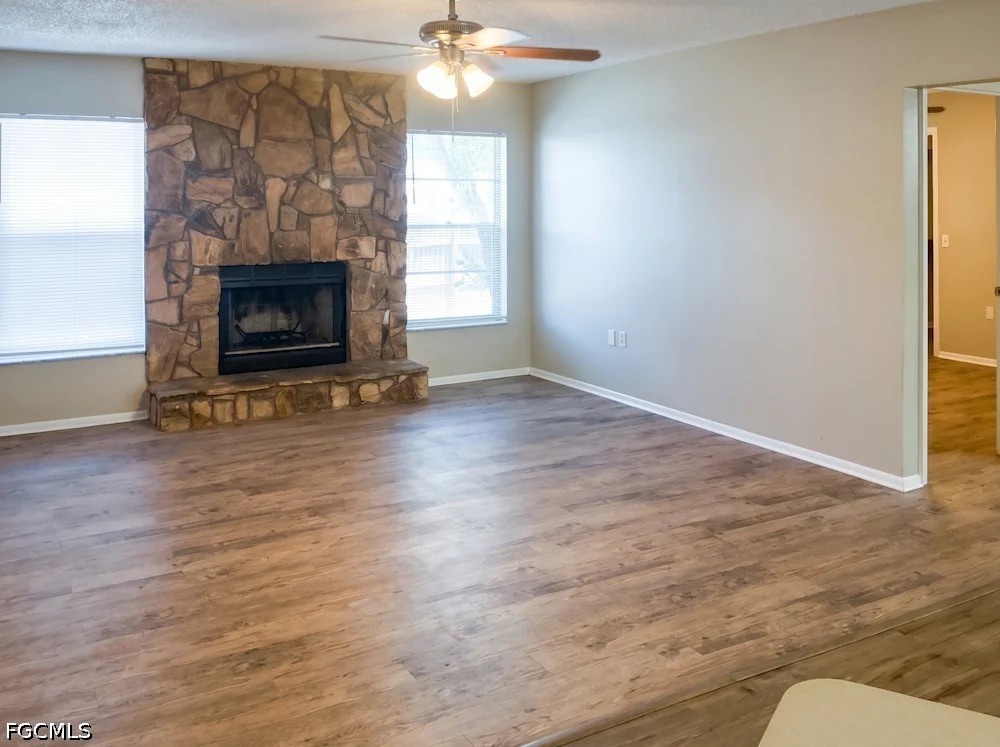 3 Bed SingleFamilyResidence for Sale in Sarasota, photo 2