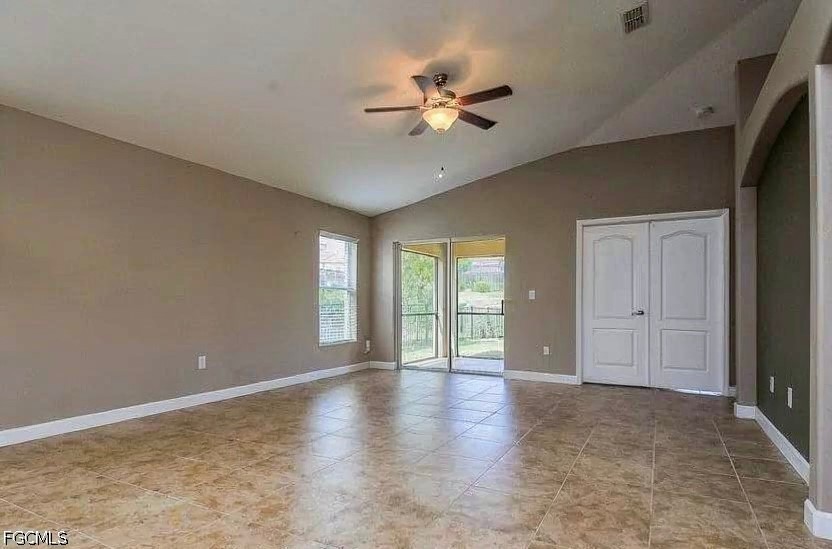 4 Bed SingleFamilyResidence for Sale in Davenport, photo 2