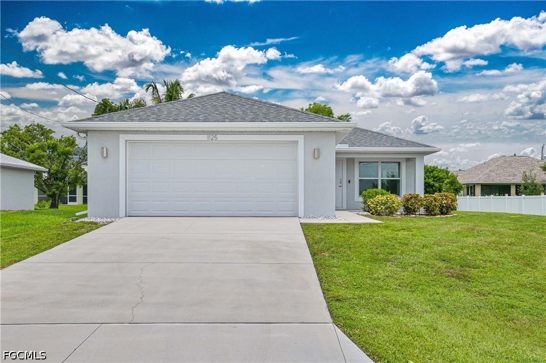 3 Bed SingleFamilyResidence for Sale in Cape Coral, photo 2