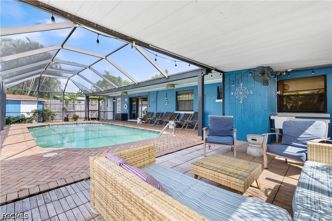 3 Bed Pool Home for Sale in Palmlee Park, photo 2