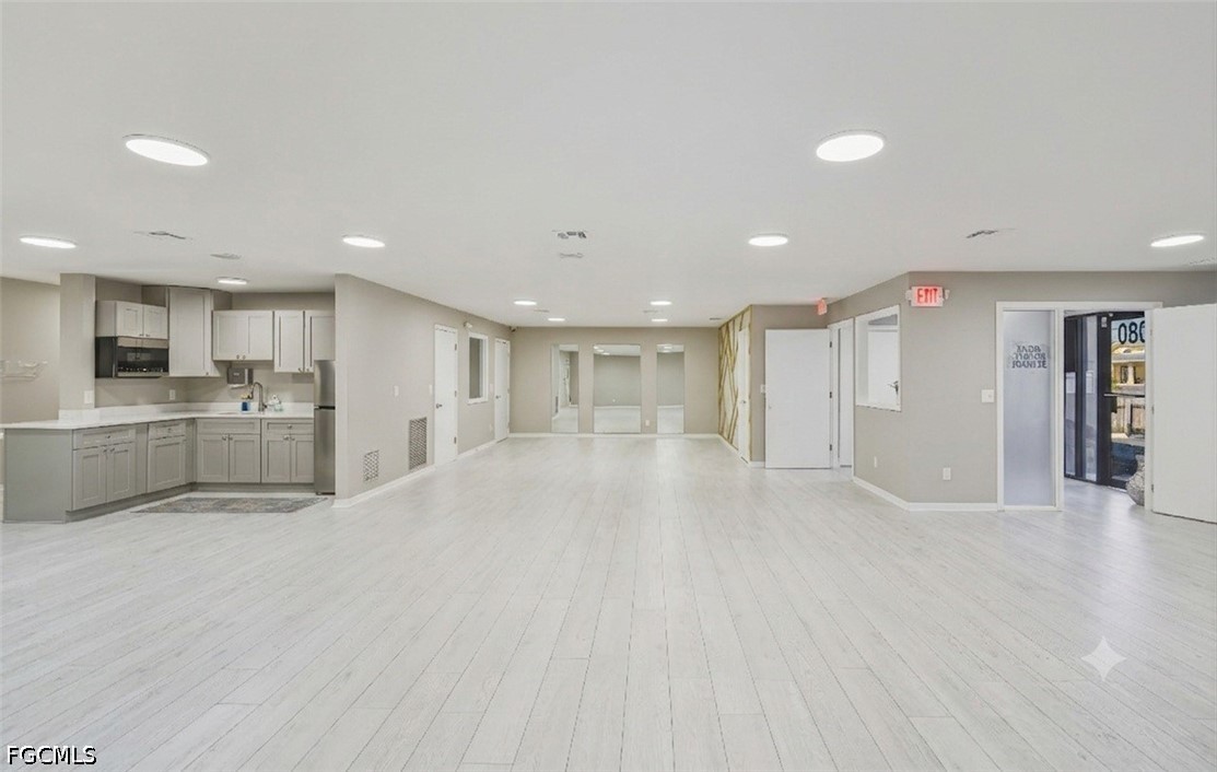 Office for Sale in Fort Myers, photo 2