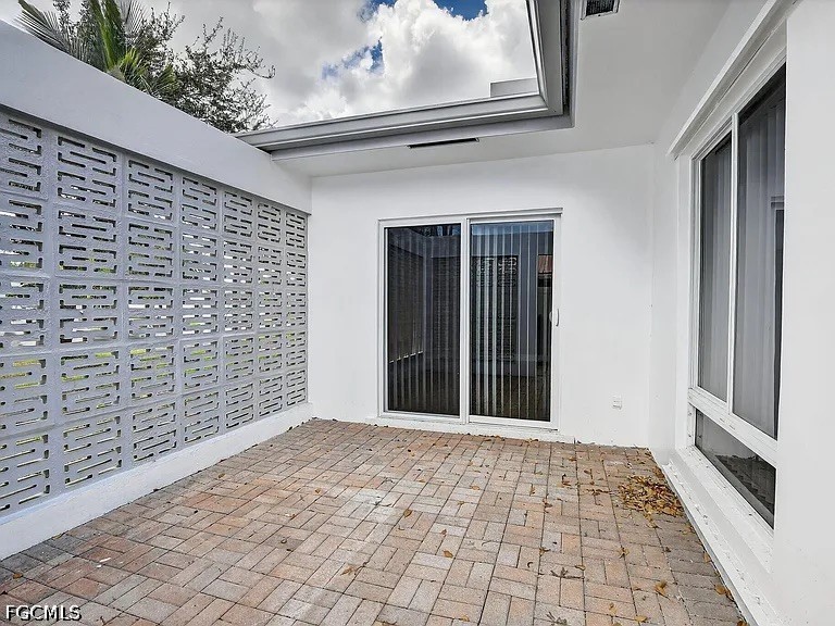 3 Bed Pool Home for Sale in Fort Lauderdale, photo 2