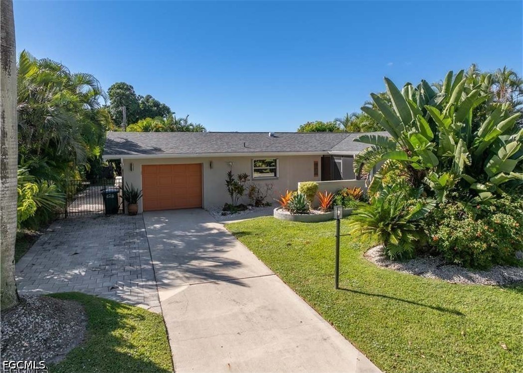 3 Bed Pool Home for Sale in Cape Coral, photo 2