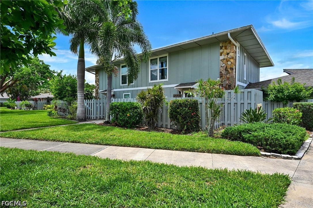 2 Bed Pool Home for Sale in Caloosa Bayview, photo 2