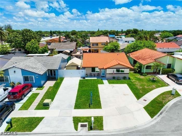 2 Bed SingleFamilyResidence for Sale in Miami, photo 2
