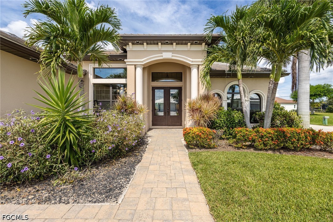 3 Bed Pool Home for Sale in Cape Coral, photo 2
