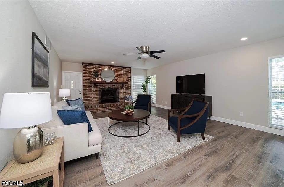 3 Bed Pool Home for Sale in Acreage, photo 2